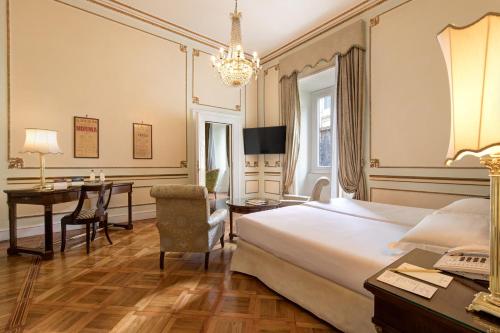 Postel nebo postele na pokoji v ubytování Hotel Quirinale