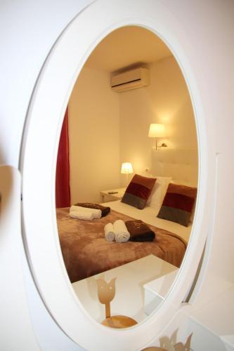 a bedroom with a bed and a mirror at El Oasis Villa Resort in La Eliana