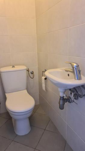 Photo de la galerie de l'établissement Grand studio-Loft-grand parking-climatisé-proche centre, à Ajaccio