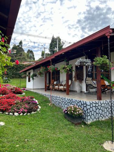 Un jardín fuera de finca Encanto