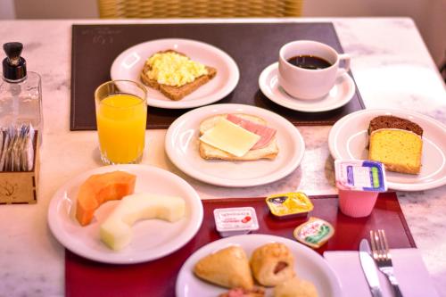 Makanan di atau berdekatan hotel