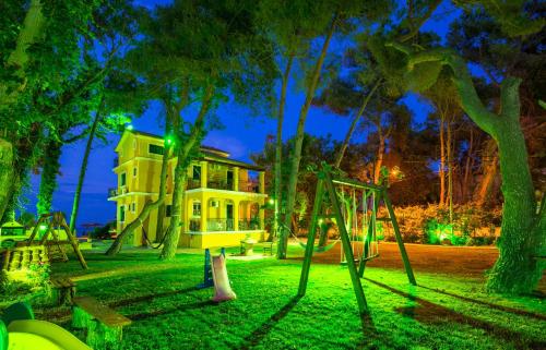 Gallery image of Zarkadis Beach Apartments in Tsilivi