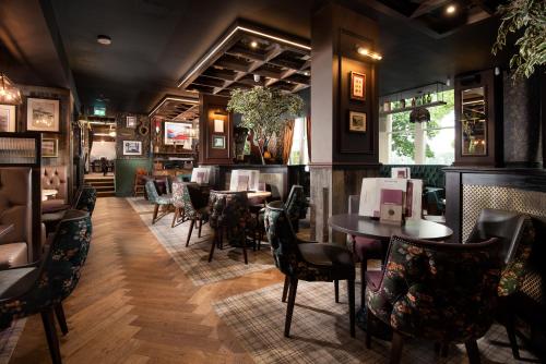 The Waterhead Inn- The Inn Collection Groupにあるレストランまたは飲食店