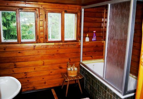 Koupelna v ubytování Na Sluneční pohádková chaloupka ve Sladké díře