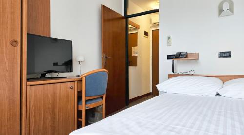 Un ou plusieurs lits dans un hébergement de l'établissement Sabotin, Hotel & Restaurant