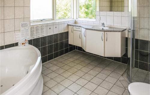 A bathroom at 3 Bedroom Cozy Home In Humble