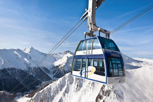 a ski lift going over a snow covered mountain at Das Homann in Samnaun