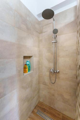 a bathroom with a shower with a shower head at Star Beach apartment in Kastrí