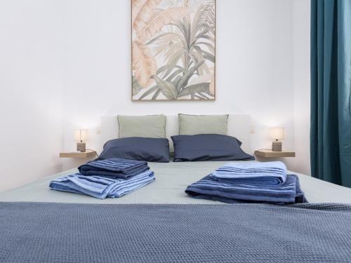 a bedroom with a bed with blue towels on it at Casa Marcelo, charming and renovated house in Antigua