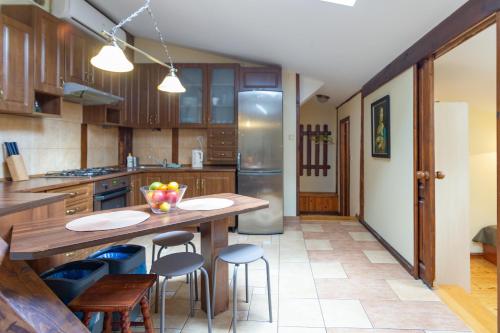 Kuchyňa alebo kuchynka v ubytovaní Barbakan gate apartment