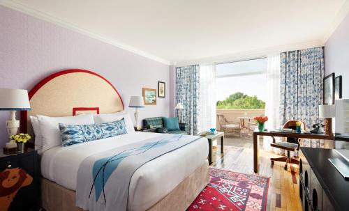 Кровать или кровати в номере Graduate by Hilton Chapel Hill