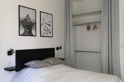 ein Schlafzimmer mit einem Bett und drei Bildern an der Wand in der Unterkunft Sleep In Montpellier, cosy, central, 5 ch, 10p, Tram L1, 2,3 & 4 in Montpellier