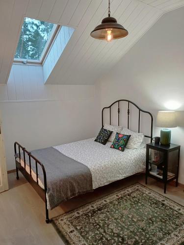 a bedroom with a bed and a ceiling with a window at Dwór pod Sosnami Kaszuby, sauna in Ostrzyce