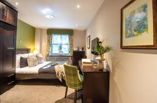 a bedroom with a bed and a desk with a desk at Eton House - Self Check-In, Ensuite Rooms & Self-Catering Studios in Yeovil