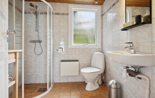 Koupelna v ubytování 3 Bedroom Gorgeous Home In Knebel