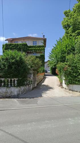 a road with a building on the side of a street at Une Tiny House à découvrir au cœur de la cité ! in Contrexéville