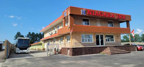 El edificio en el que está el motel