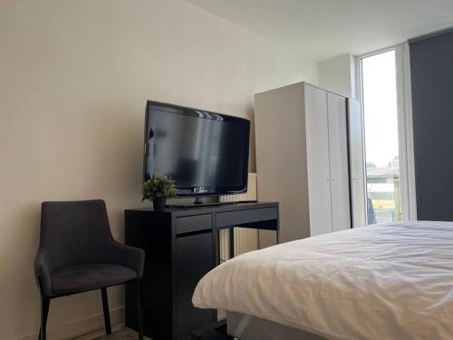 TV/trung tâm giải trí tại Room 101 - Eindhoven - By T&S