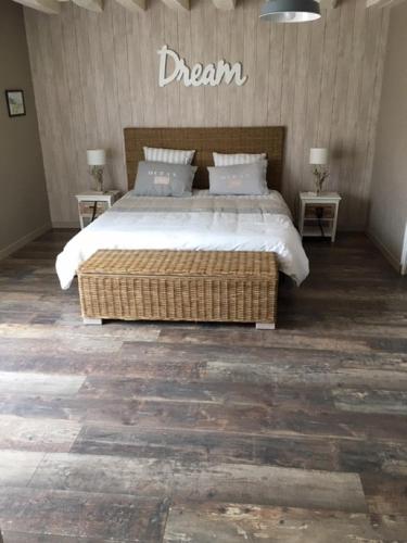 Chambres d'Hôtes de La Pinstrieにあるベッド
