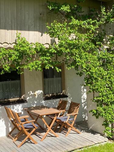 Taman di luar Appartementhaus Hubert