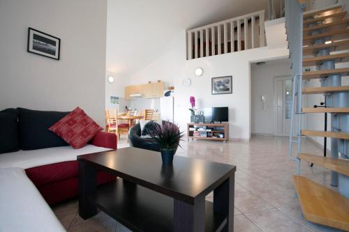 Penthouse Duplex Nina - Seaview 250m to Beach and Restaurants - Free Parking - Trogir and Ciovo - 15 minutes to airport