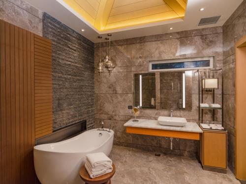 Koupelna v ubytování Coorg Marriott Resort & Spa