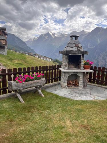 Ein allgemeiner Bergblick oder ein Berglick von der Ferienwohnung aus