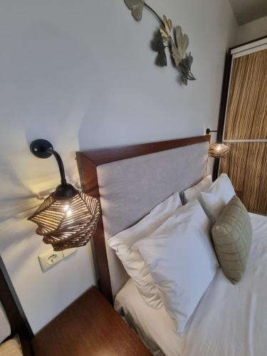 Ένα ή περισσότερα κρεβάτια σε δωμάτιο στο GreenHill Holiday Suites