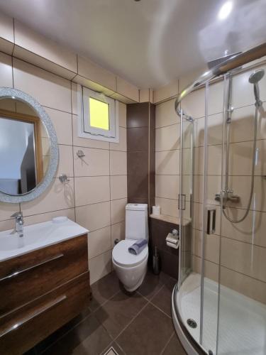 Ένα μπάνιο στο GreenHill Holiday Suites