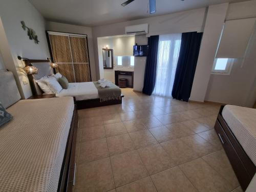 Ένα ή περισσότερα κρεβάτια σε δωμάτιο στο GreenHill Holiday Suites