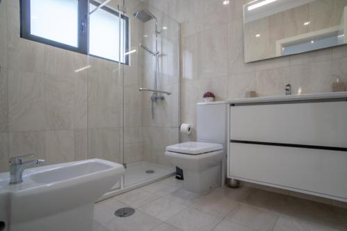 Ένα μπάνιο στο Coco Tangalla Villa