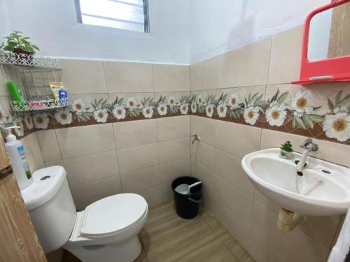 Bathroom sa De'Laman Homestay Unit 1