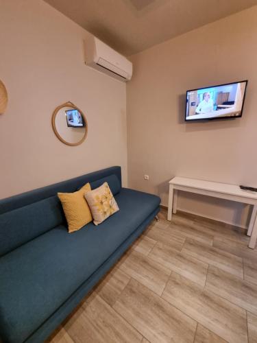 Μια τηλεόραση ή/και κέντρο ψυχαγωγίας στο GreenHill Holiday Suites