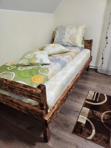 Ένα ή περισσότερα κρεβάτια σε δωμάτιο στο Casa din livadă - Cazare Măgheruș