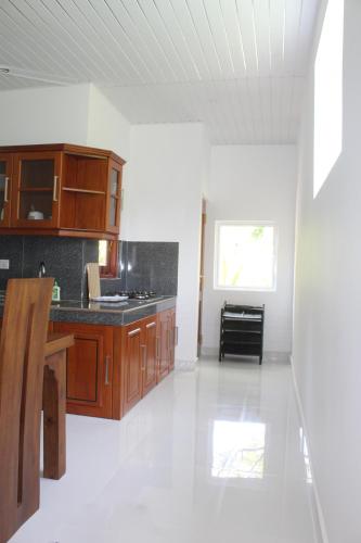 Una cocina o cocineta en Villa Janaliya