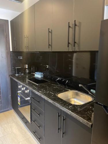 A kitchen or kitchenette at AlDau Heights Apartments