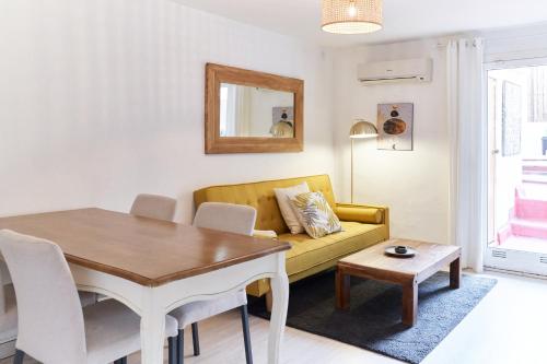 HA Diputació terrace apartment