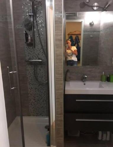 a person taking a picture of a shower in a bathroom at Centre Station Face remontées, ESF Garage 5 pers in Vars