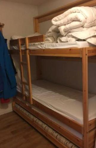 a wooden bunk bed with white towels on it at Centre Station Face remontées, ESF Garage 5 pers in Vars