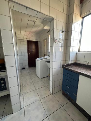 Bathroom sa Apartamento no Centro Foz do Iguaçu 130 mt