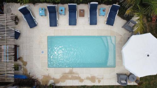 an overhead view of a swimming pool in a building at Posada de la Viuda in Punta Del Diablo