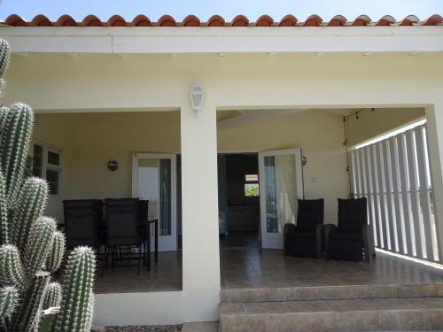 a view from the porch of a house with a cactus at Pura Vida Aruba appartement Cama in Noord