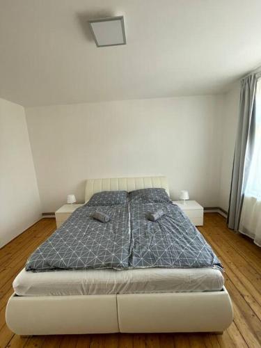 Ein Bett oder Betten in einem Zimmer der Unterkunft Dům Na Polabí