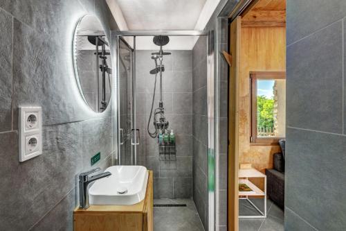 a bathroom with a sink and a shower at Kőház a Hegyen in Badacsonytomaj