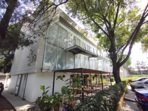 a building with a lot of windows on it at Aristos Express CDMX in Mexico City