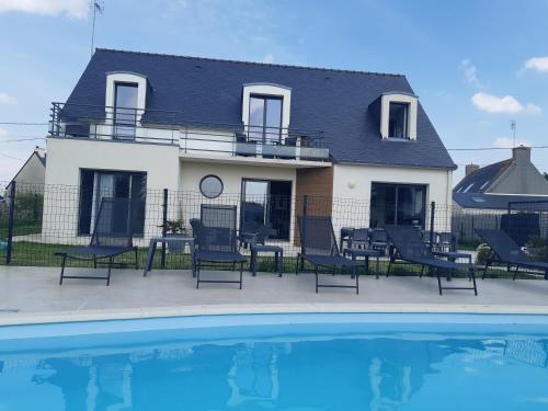 VILLA 5 CHBRES AVEC PISCINE CHAUFFEE A 300M DE LA MER