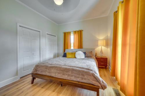 um quarto com uma cama e piso em madeira em Albemarle Home Rental Near Shopping and Dining! em Albemarle