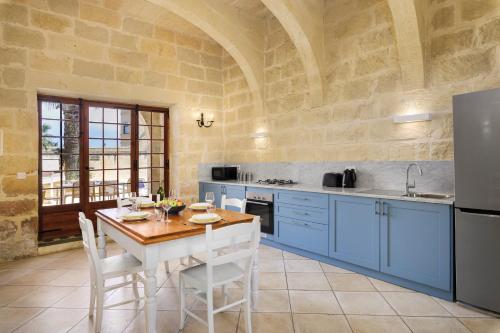 Una cocina o cocineta en Gozo Escape