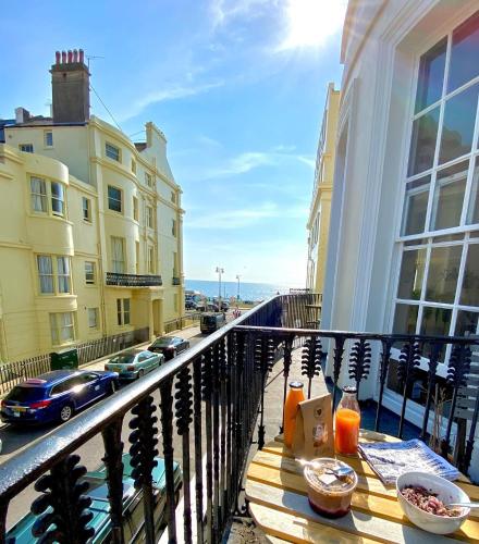 Seaside Balcony Retreat By Mrs Butler Relocation Accommodation Brighton photo 7