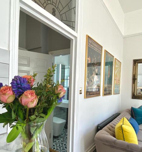 Seaside Balcony Retreat By Mrs Butler Relocation Accommodation Brighton photo 4